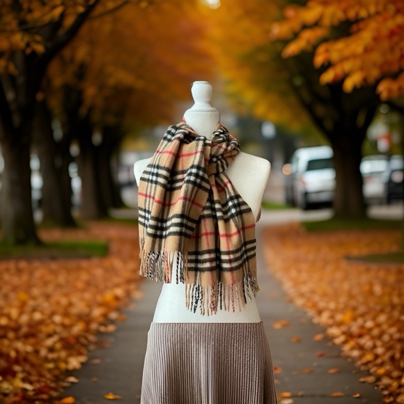 Burberry Accessories - 💎💠AUTHENTIC💠💎Burberry Cashmere Scarf